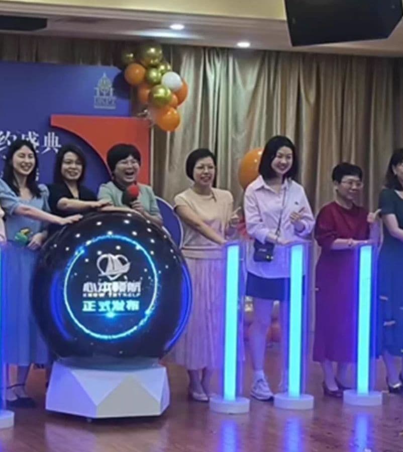 LED Pole